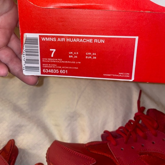 Women’s size 7 Nike Gym Red huarache never worn with box - Picture 4 of 4